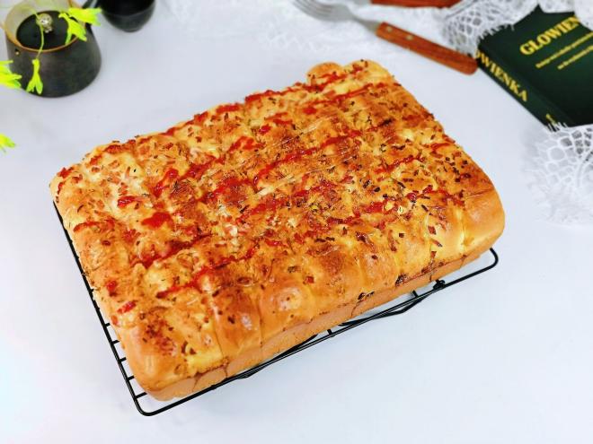 葱香肉松火腿沙拉排包