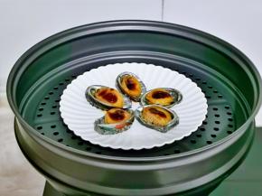 隔水蒸，上汽后蒸3分钟即可。