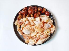 板栗大量上市的时候，怎么可能少了板栗烧鸡这道菜呢！