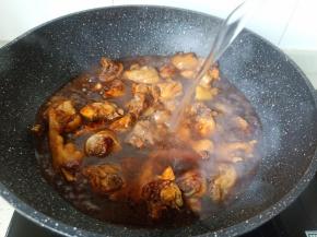 加入适量的开水。