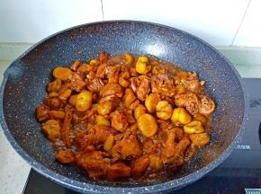 真炖到汤汁浓稠。