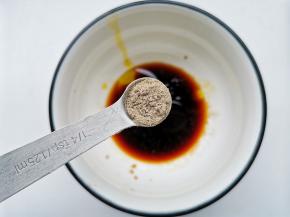 1小勺黑胡椒粉，