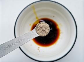 1小勺黑胡椒粉，