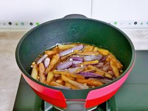 中火煮5分钟即可关火。