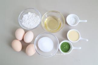 准备材料，鸡蛋要冷藏过的，蛋白才容易打发。