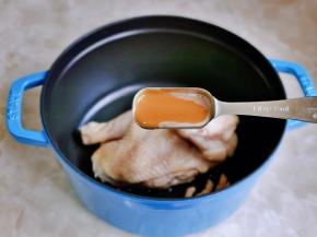 再加入松茸调味料。