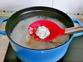 烧开后撇出浮沫。