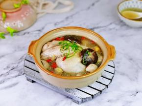 盛出装砂锅中，撒上葱花。