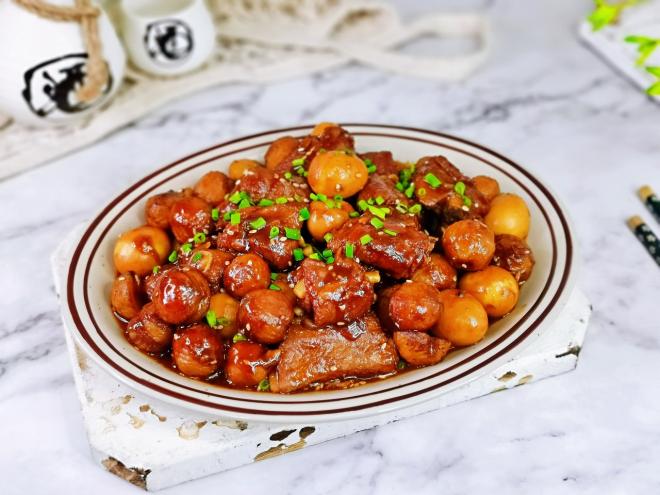 板栗鹌鹑蛋焖排骨