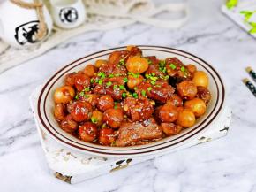 板栗鹌鹑蛋焖排骨就好啦。