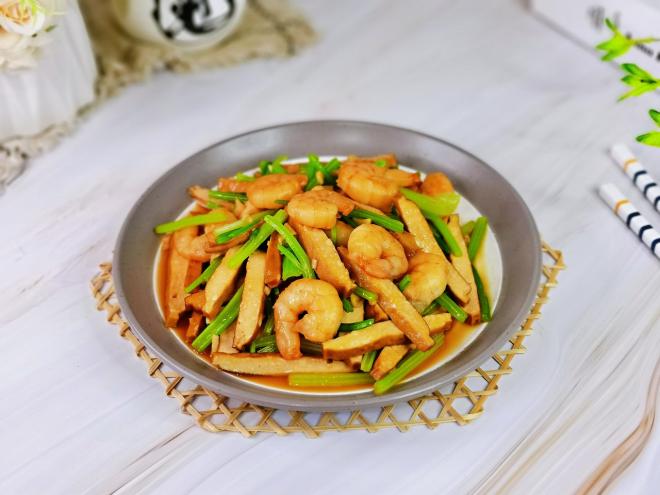 芹菜香干炒虾仁