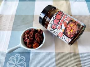 牛肉酱适量。这个有点微辣，根据自己的吃辣程度放，我放了2大勺，有点点辣。