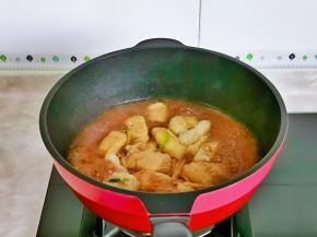 中小火煮3分钟。