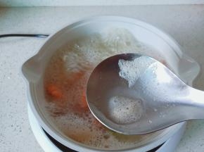 煮的时候可以把沫子撇一下。
