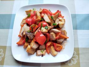 最后出锅装盘，撒上一点葱花，如果喜欢黑胡椒味，也可以撒点黑胡椒碎。