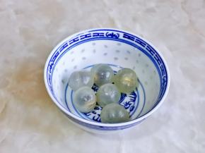 桂圆去皮洗净，我用的鲜桂圆，干的也可以哈。