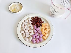 准备了三种口味的芋圆，槟榔芋圆、紫薯芋圆、红薯芋圆。