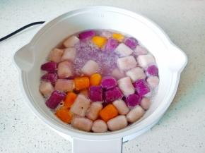 锅里水开后大约再煮3-5分钟即可出锅。