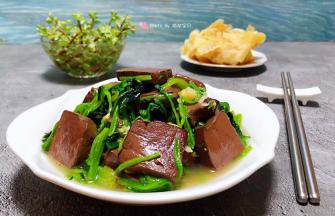 看着就好有食欲哦搭配小油饼一起吃太棒了