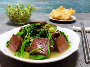 看着就好有食欲哦搭配小油饼一起吃太棒了