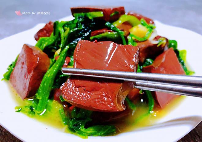 鸭血炒菠菜