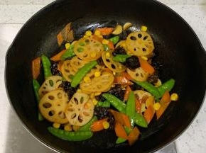 翻炒均匀即可出锅。