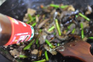 出锅前倒点蚝油拌匀即可。