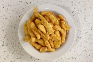 捞出放入碗中。