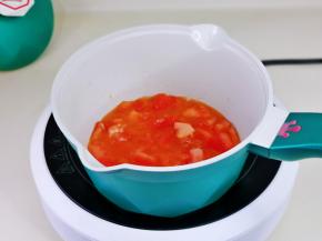 炒至番茄变软出汤汁。