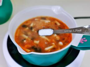 按个人口味加入盐再煮3分钟。