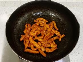 翻炒均匀即可出锅。