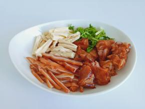 加上香菜与腐竹。