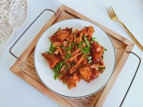 麻辣鲜香的凉拌菜。