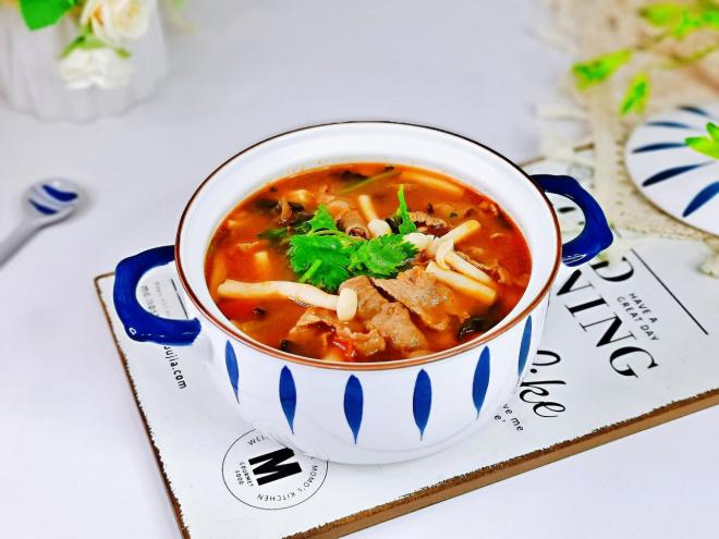 肥牛海鲜菇番茄汤