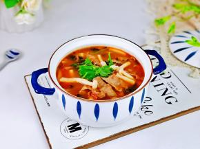 秋天适当多喝一些汤最养人。