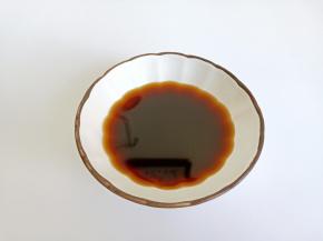 生抽、料酒、蚝油个一勺提前调好汁。