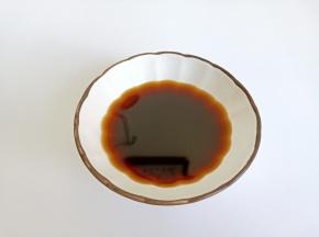 生抽、料酒、蚝油个一勺提前调好汁。