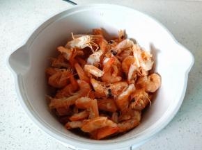 最后加入炸好的对虾。