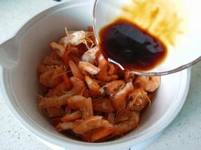 加入提前调好的料汁。