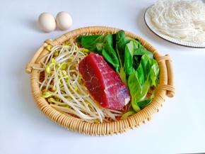米线劲道爽滑，搭配豆芽，牛肉一起炒。