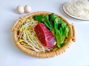 米线劲道爽滑，搭配豆芽，牛肉一起炒。