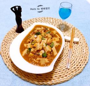 豆腐入口浓浓的豆香混搭着肉末的的鲜香让人回味无穷