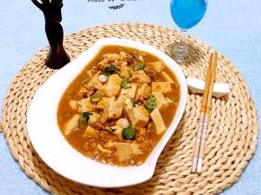 豆腐入口浓浓的豆香混搭着肉末的的鲜香让人回味无穷