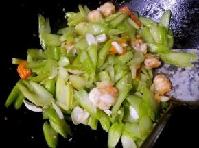 放入盐和味精调味均匀即可出锅享用