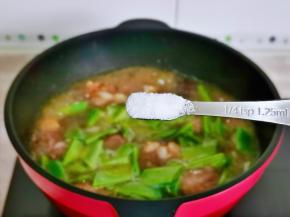 按个人口味加入盐。