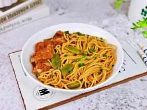 盛出装盘撒上葱花。