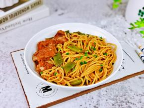 豆角排骨焖面。