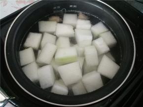 将冬瓜加入。