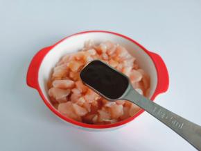 加上一勺蚝油。