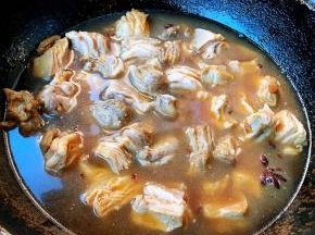 添加适量清水大火烧起来